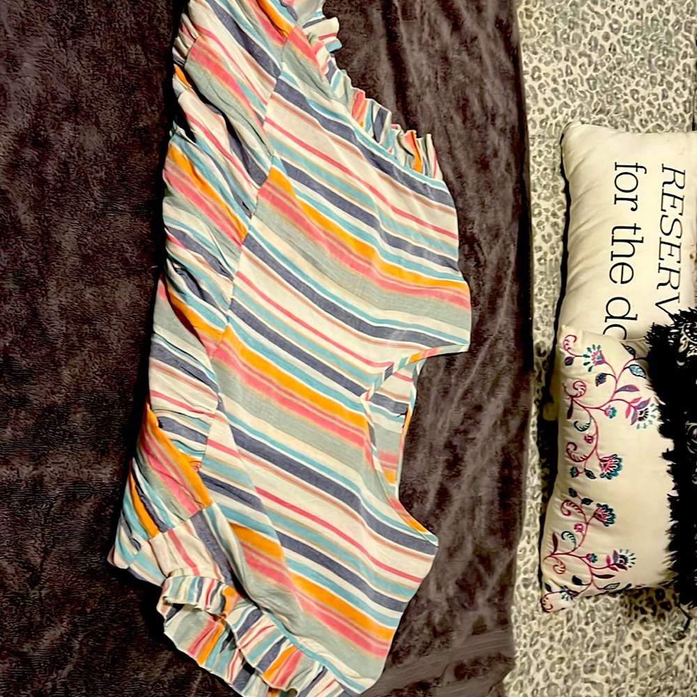 Multi colored top with ruffled sleeves and bottom.